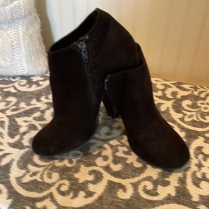 Size 8.5 heel zip bootie black